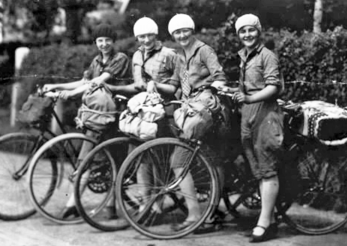 Kvinnor med cyklar