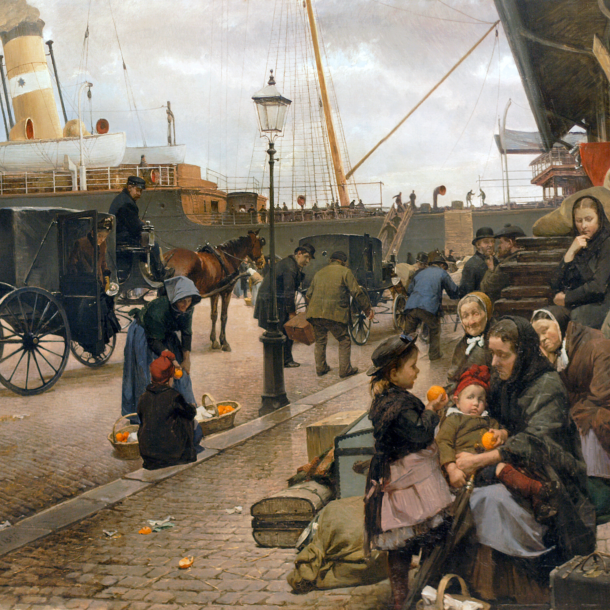 Europeiska emigranter som väntar på kajen. de ska snart stiga ombord på atlantångaren som ligger förtöjd intill kajen.
