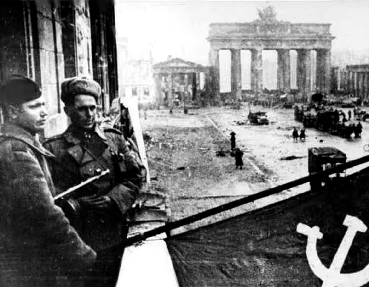 Sovjetiska soldater i Berlin.
