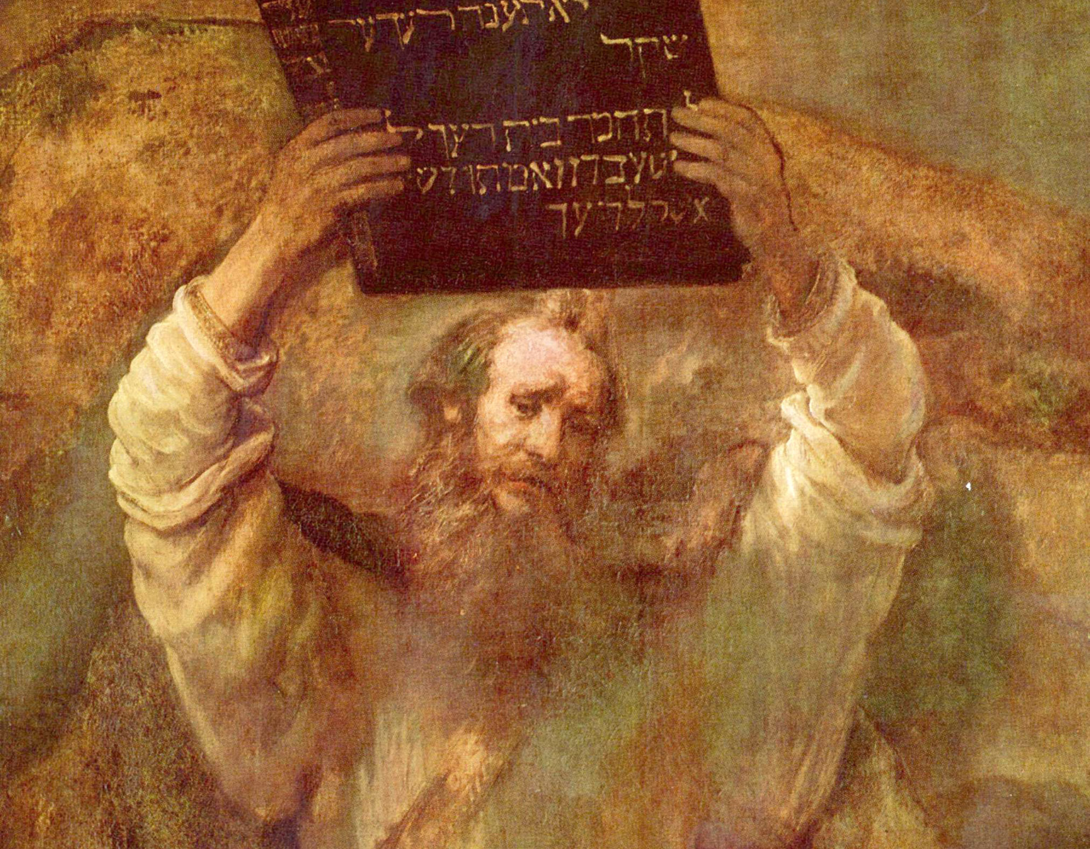 Moses håller upp en stentavla.