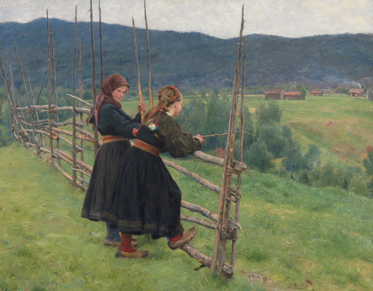 två tjejer vid en gerdsgårdsstängsel i ett sommarlandskap.