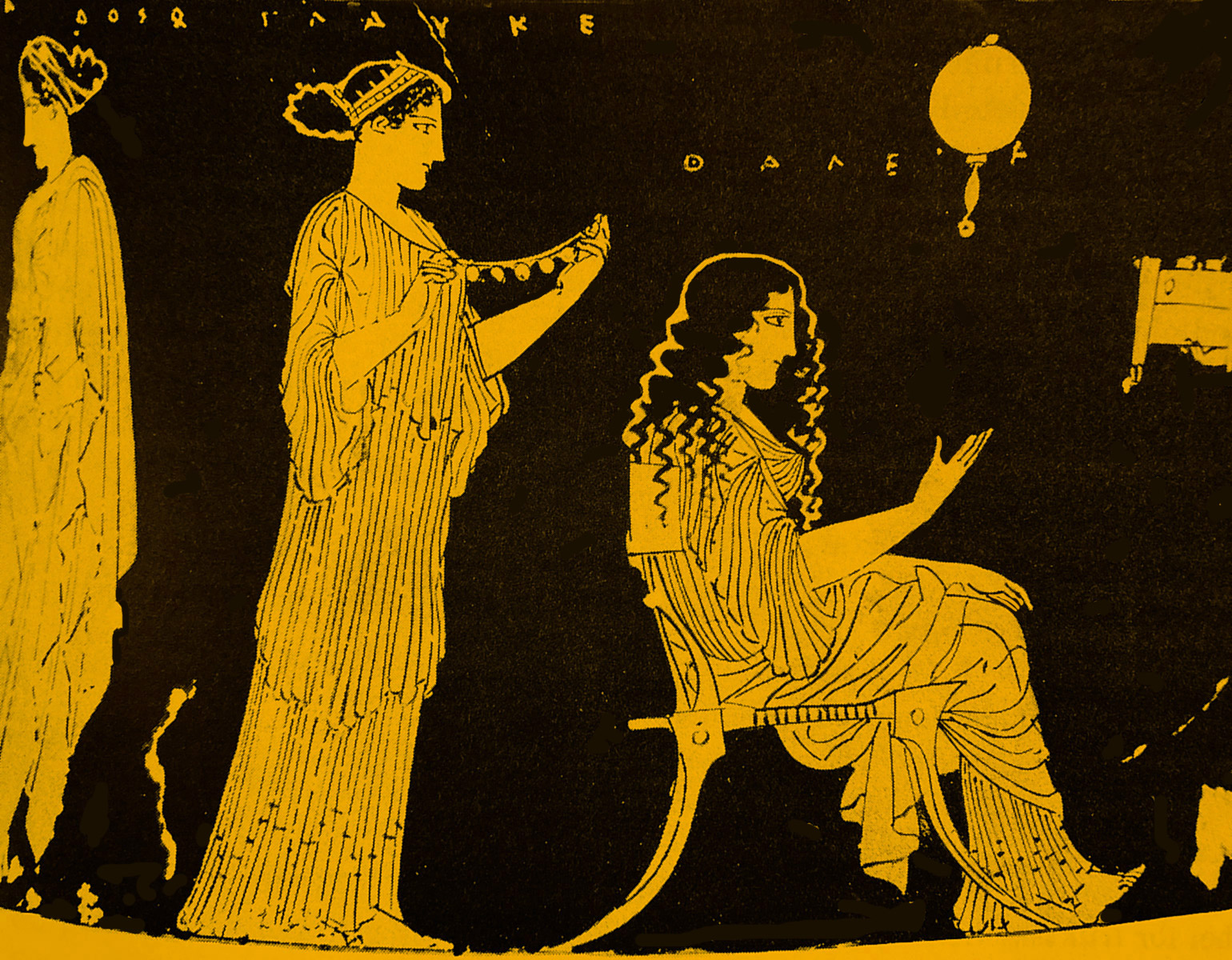 Kvinna på en stol som blir betjänad av två slavinnor.