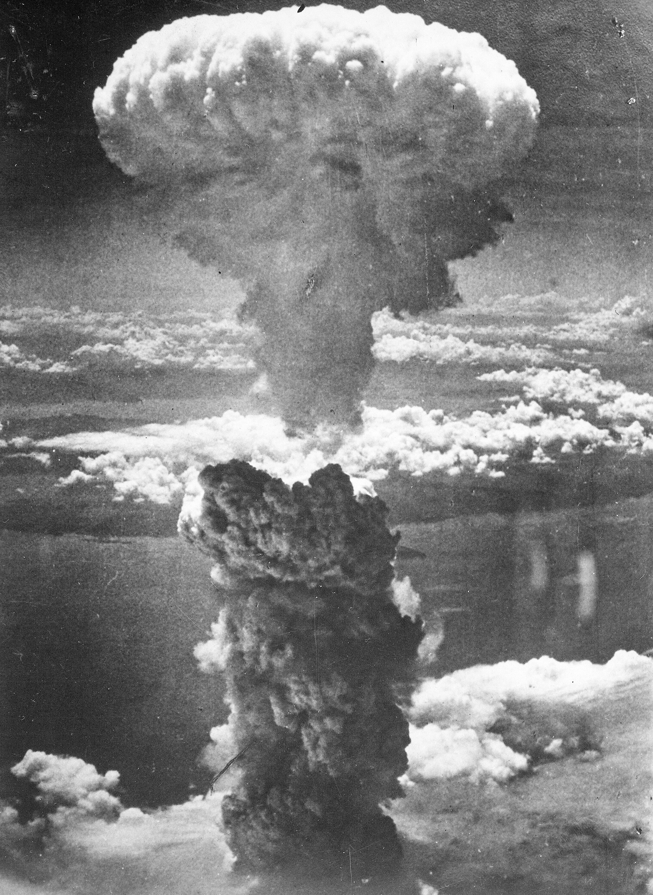 Flygfoto på ett svampmoln.