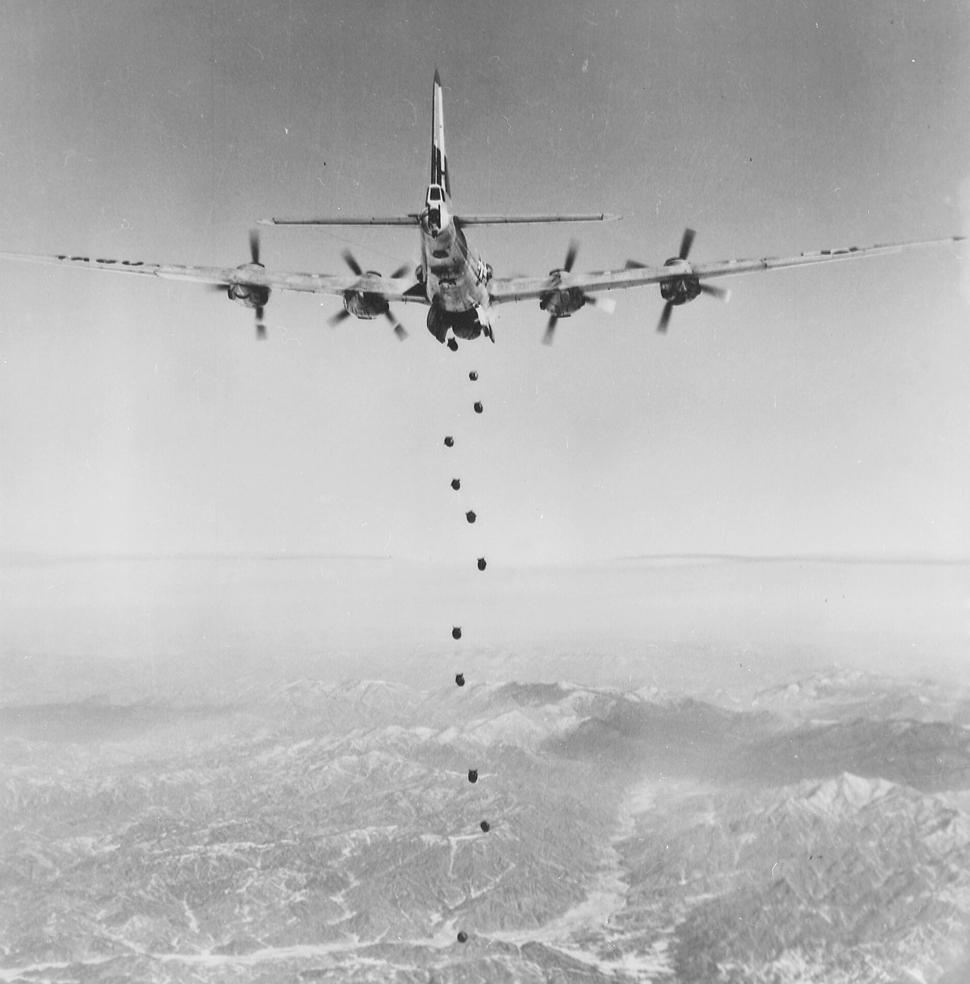 Bombplan släpper bomber.