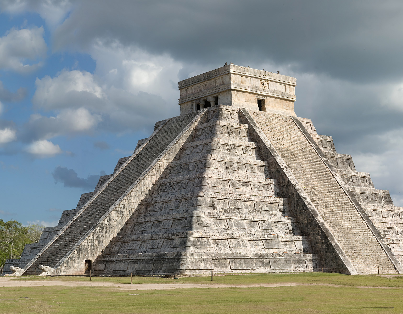 Slottet (El Castillo), även känd som Kukulkan-pyramiden.