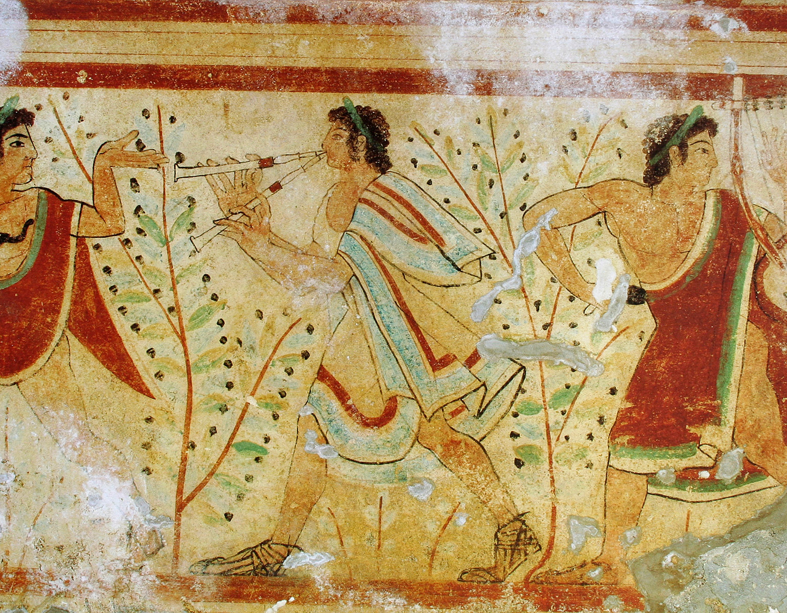 Dansare och musiker avbildade på en väggmålning.