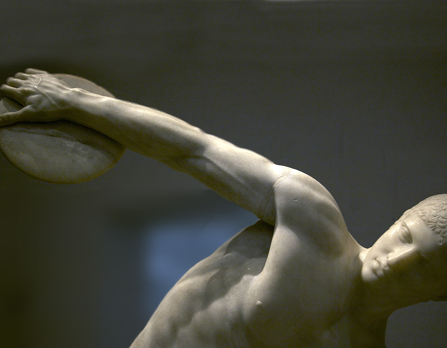 Diskuskastare i marmor.