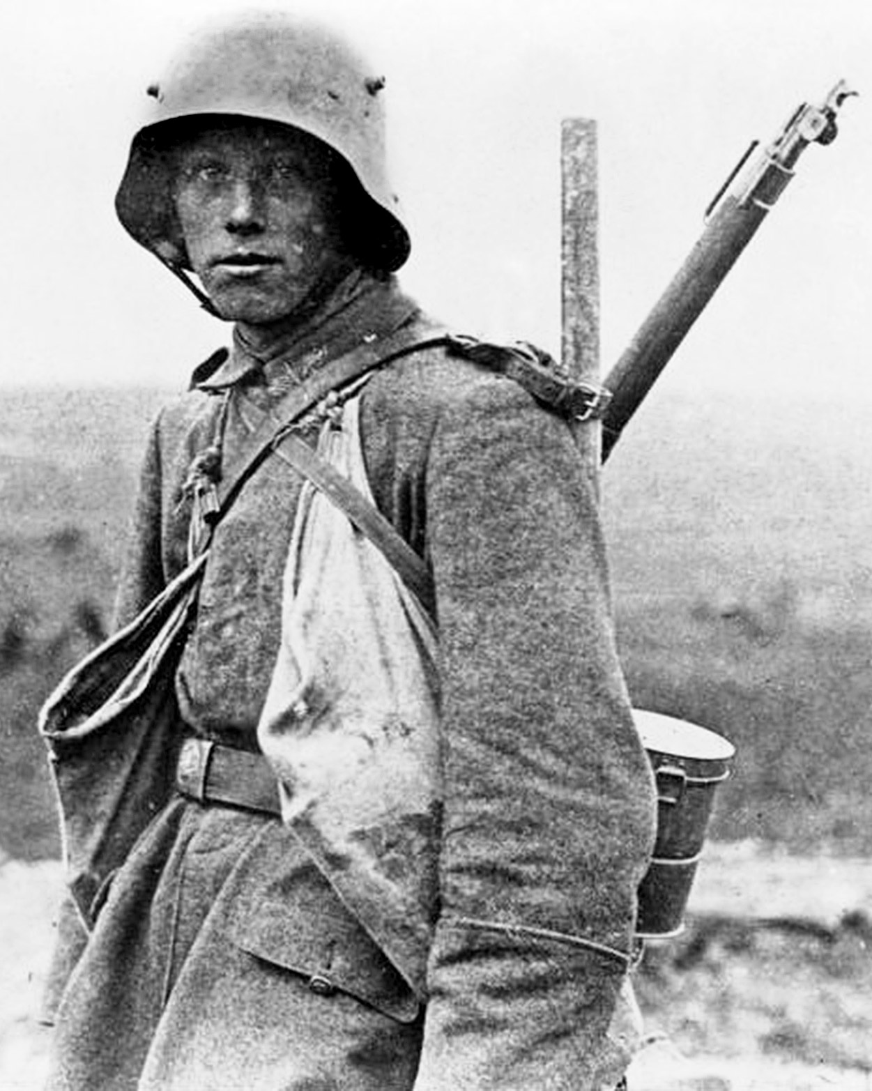 Tysk soldat med hjälm.