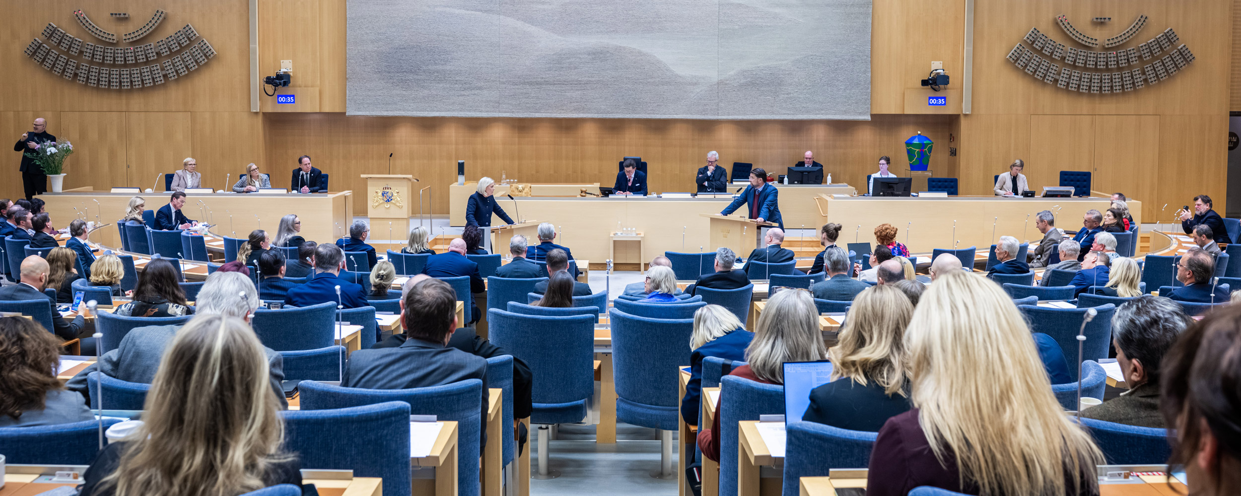 Partiledardebatt i riksdagen.
